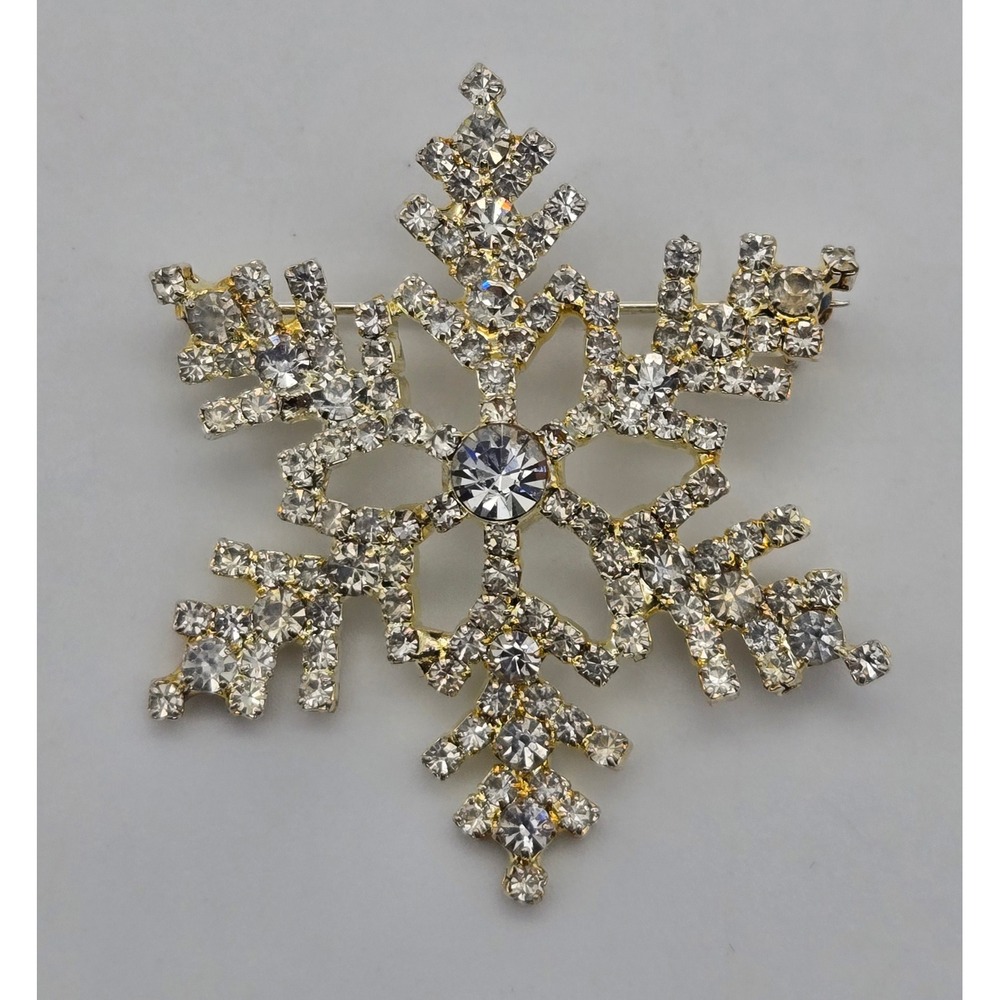 Vintage Snowflake Brooch Rhinestone Silver Tone Christmas Winter Sparkle Jewelry